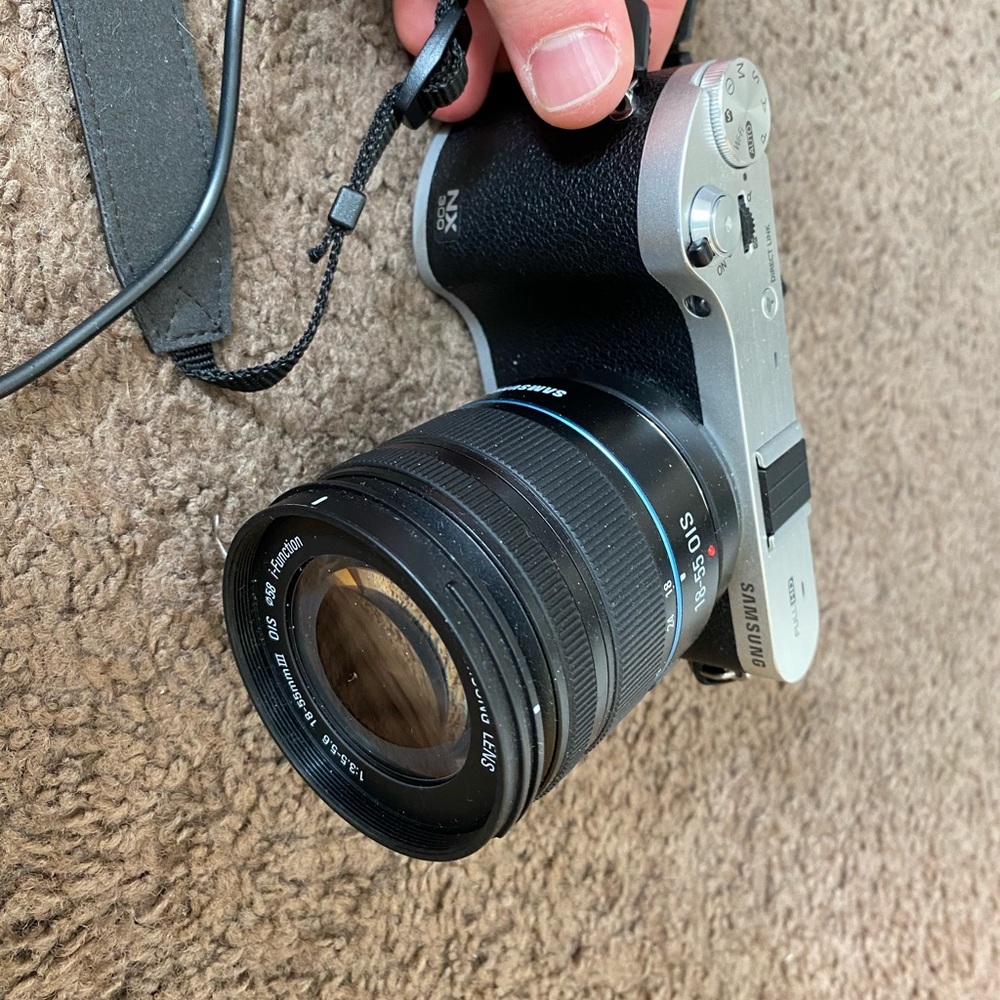Samsung NX300 20.3mp CMOS smart Digital Camera